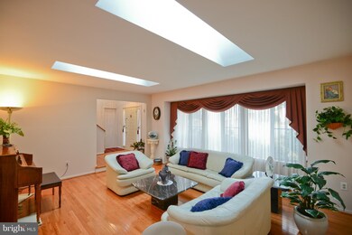 10403 Woodbury Woods Ct, Fairfax, VA 22032 - photo 6