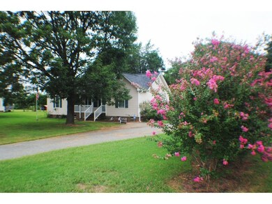 2546 Foxfire Ln, Burlington, NC 27217 - photo 2