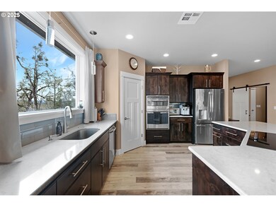 175 Platinum Dr, Roseburg, OR 97471 - photo 4