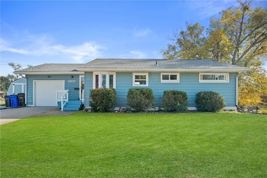 2937 Southland St SW, Cedar Rapids, IA 52404 - photo 2