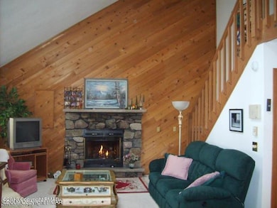 444 Robinwood Dr, Tobyhanna, PA 18466 - photo 2