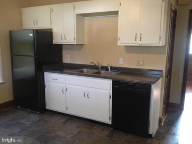 129 W 3rd St, Waynesboro, PA 17268 - photo 6