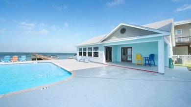 Pool / Clubhouse
