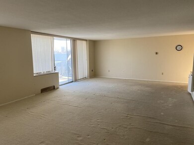 Executive House unit 603, Worcester, MA 01609 - photo 2
