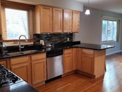 816 Carnation Ln, Matteson, IL 60443 - photo 3