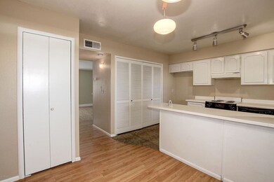 6348 N 7th Ave (4)