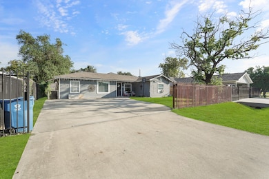 3319 Brea Crest St, Houston, TX 77093 - photo 3