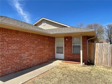 1720 W Wiley St, Shawnee, OK 74804 - photo 3