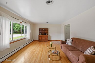 9-web-or-mls-4-holland-ln