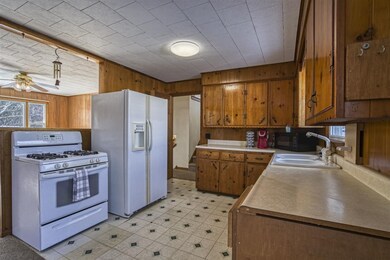 16 Lorraine St, Newport, NH 03773 - photo 5