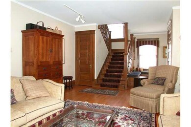 Living Room. Original wood details - 6 panelled do