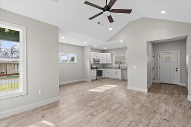 302 Cumberland Ave, Jasper, TN 37347 - photo 7