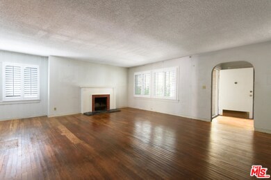Living Room 1 - showing entrance