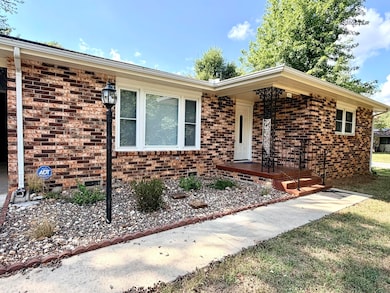 1015 Mcphail Ave, Aurora, MO 65605 - photo 2