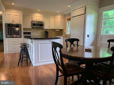 33 Meadow Ln, Doylestown, PA 18901 - photo 2