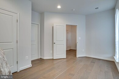 518 Triggerfish Dr, Forest Heights, MD 20745 - photo 4