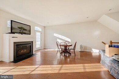 762 Ayrshire Ln, Woodbridge, VA 22191 - photo 4