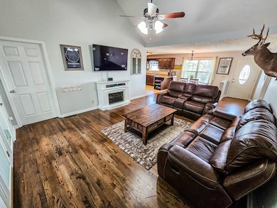 305 Graydon St, Shelbyville, TN 37160 - photo 5