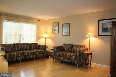 13864 Laura Ratcliff Ct, Centreville, VA 20121 - photo 5