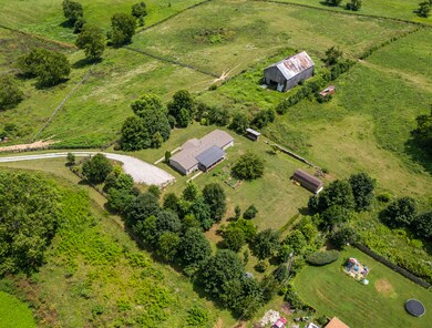 1661 Oregon Rd, Versailles, KY 40383 - photo 6