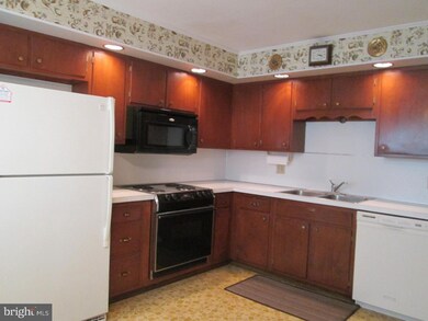 2402 Dalin Dr, Reading, PA 19609 - photo 7