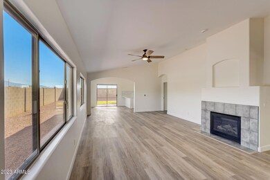 6-web-or-mls-W Pecan Rd-006