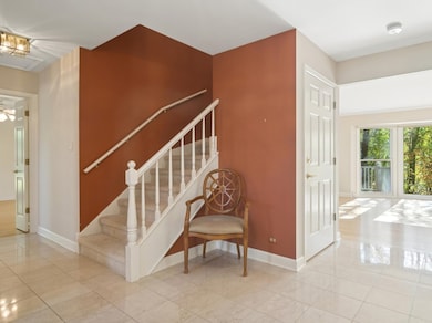 205 Bradford Ct, Lake Bluff, IL 60044 - photo 2