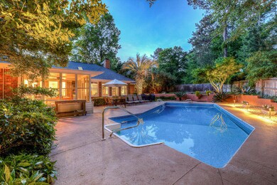 Saltwater Pool w/lights