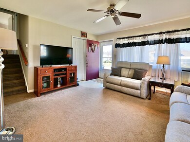 1102 Brookwood Ln, Secane, PA 19018 - photo 7