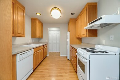 8303 212th St SW unit 5, Edmonds, WA 98026 - photo 3