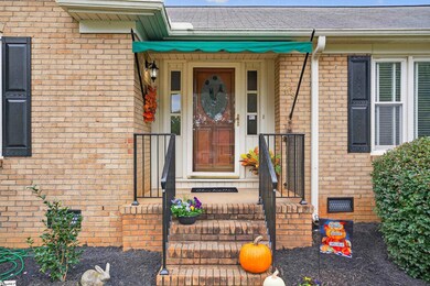 208 Saint Matthews Ln, Spartanburg, SC 29301 - photo 4