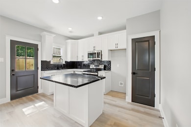 4719 Mallow St unit B, Houston, TX 77033 - photo 7