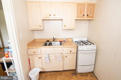 3941 Stokes Dr, Baltimore, MD 21229 - photo 5