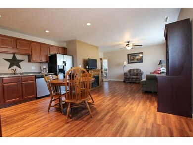 Large Eat-In Kitchen