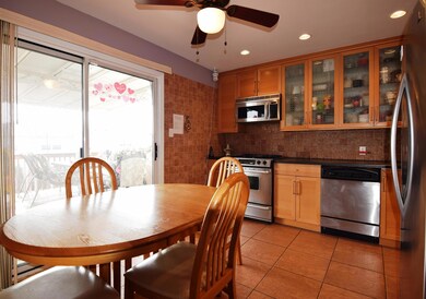 (7) Kitchen