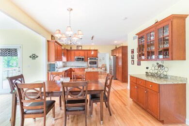 Eating Area leading to Sun Room