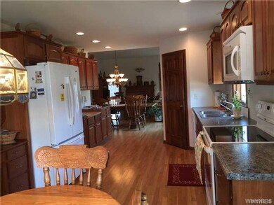 Eat-In Kitchen   PLUS  Formal DR