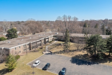 4380 Brookside Ct unit 103, Edina, MN 55436 - photo 4