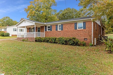 148 Southland Ave, Boiling Springs, SC 29316 - photo 2