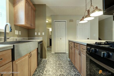 Kitchen w/Pantry