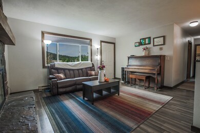 Living Room & Front Entry