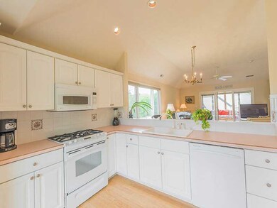 10 Vanderbilt Dr unit 127, Narragansett, RI 02882 - photo 6