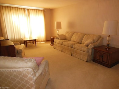 Living room -- 19'11 x 11'10
