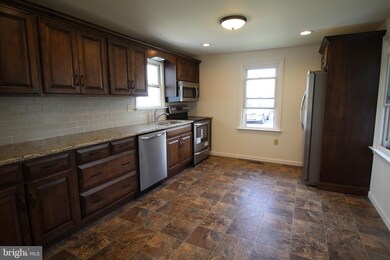 227 Grant St, New Holland, PA 17557 - photo 2
