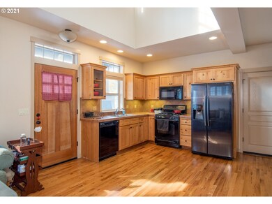 unlisted-address, Bend, OR 97701 - photo 7