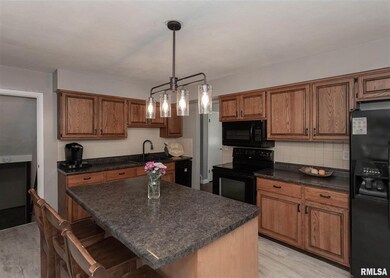 4126 Warren St, Davenport, IA 52806 - photo 7