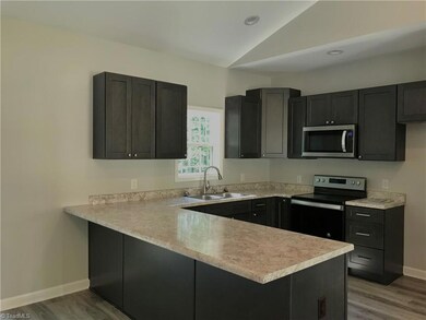 307 Hubbard St, Reidsville, NC 27320 - photo 4