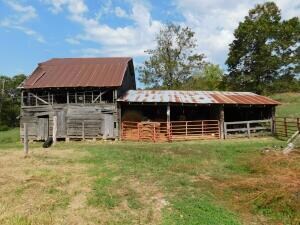 DSCN7365 barn-shed