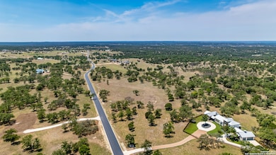 197 Inspiration Loop, Fredericksburg, TX 78624 - photo 3