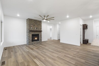 860 W Elmwood Cir, Nixa, MO 65714 - photo 7